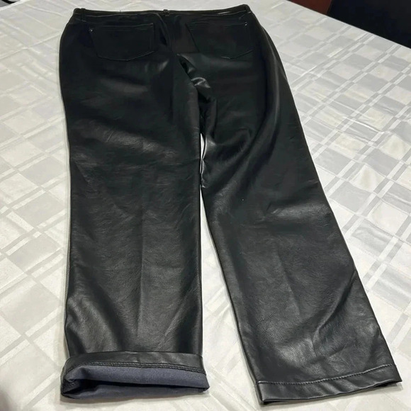 Y2K vtg black women pleather pants size 10 P.
Academia ,goth,biker,party - Picture 14 of 17
